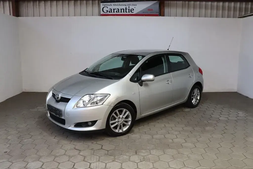 Gebraucht Toyota Auris Life 101 PS (74 kW) 2009 Silber Kleinwagen