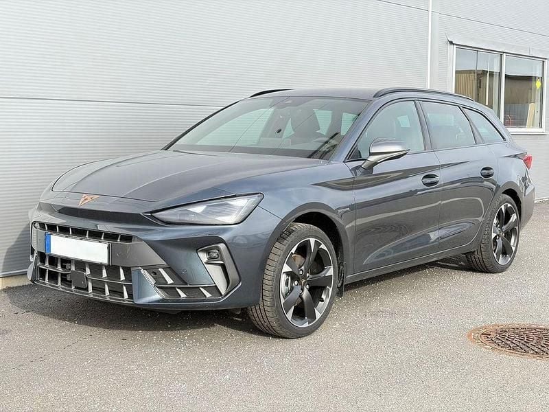 Neu Cupra Leon 150 PS (110 kW) 2026 Grau Limousine