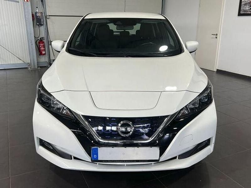Gebraucht Nissan Leaf Acenta 110 kW (150 PS) 2021 Weiß Kleinwagen