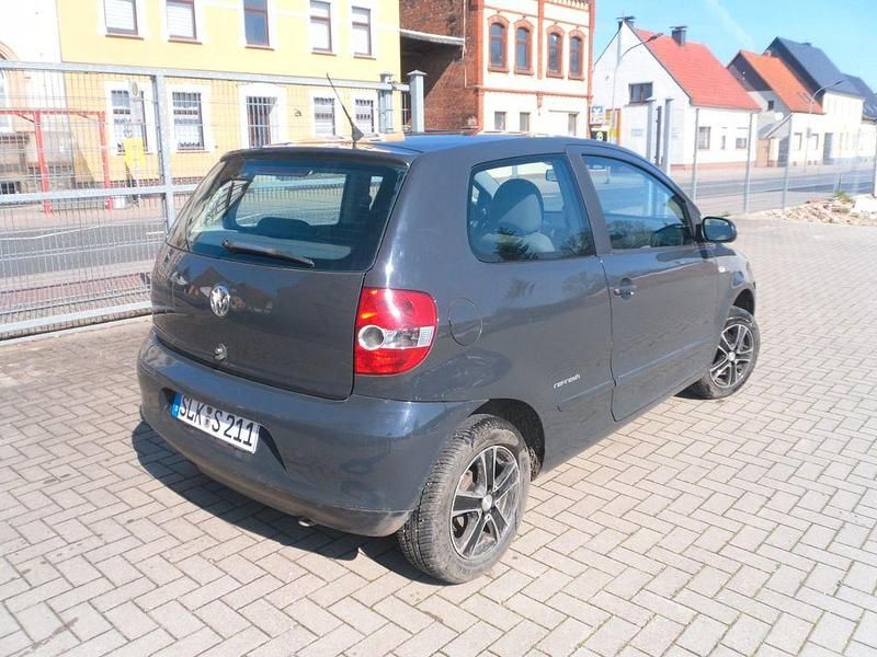 Usado VW Fox Refresh 54 HP (39 kW) 2009 Cinzento Citadino