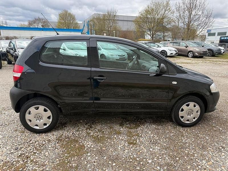 Gebraucht VW Fox Basis 54 PS (39 kW) 2009 Schwarz Kleinwagen
