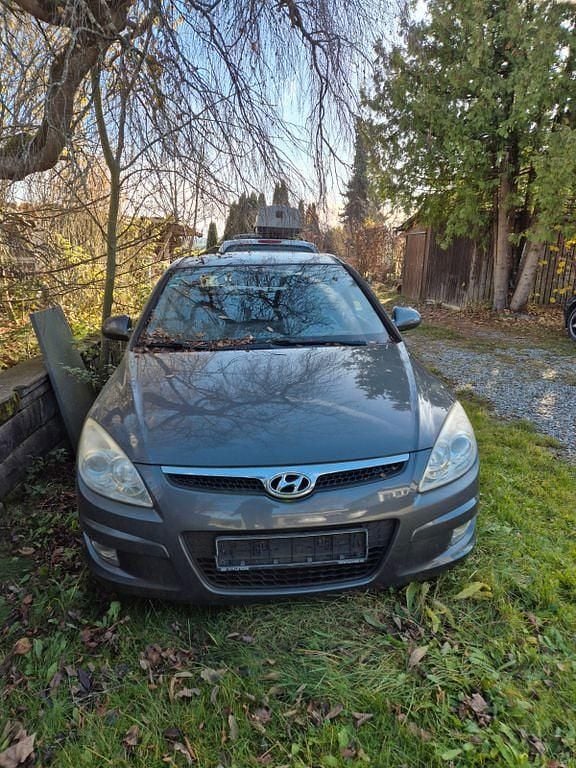 Grau Gebraucht 2007 Hyundai i30 Comfort Limousine | 1.200 € (Superpreis) - Bild 1/4