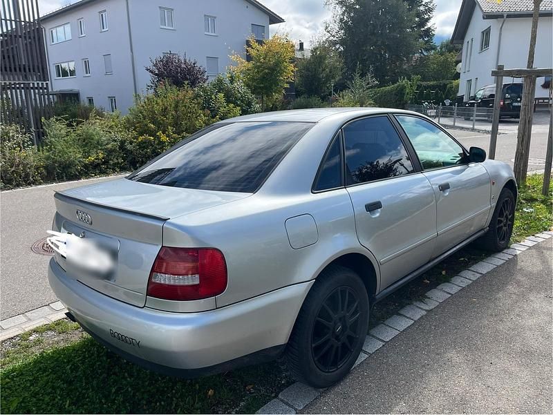 Gebraucht Audi A4 125 PS (91 kW) 1996 Silber Limousine