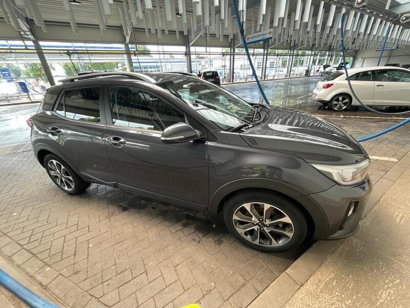 Grau Gebraucht 2017 Kia Stonic 2 SUV | 14.500 € (Fairer Preis) - Bild 1/4