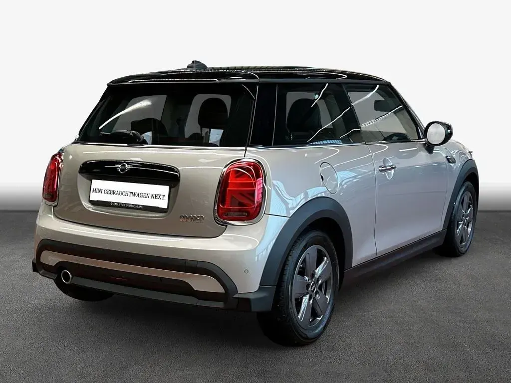 Używany Mini Cooper Classic 136 KM (100 kW) 2023 Szary Hatchback