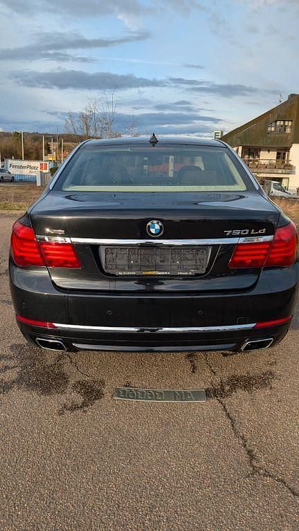 Gebraucht BMW 750L 381 PS (280 kW) 2015 Schwarz Limousine
