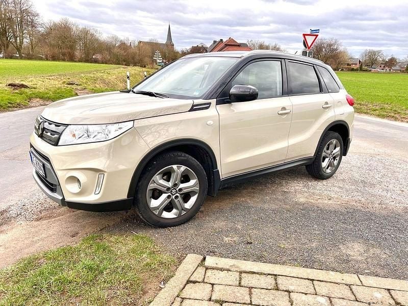 Gebraucht Suzuki Vitara Comfort+ 120 PS (88 kW) 2017 Beige SUV