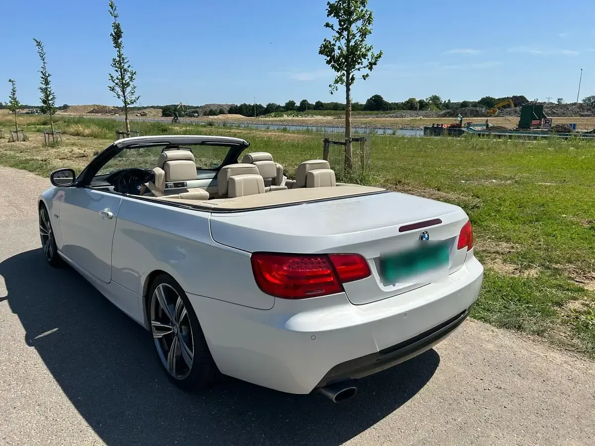 Gebraucht BMW 318 Cabriolet M Sport 143 PS (105 kW) 2011 Weiß Cabrio