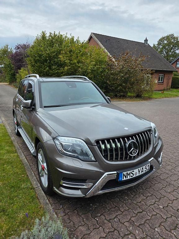 Grau Gebraucht 2015 Mercedes GLK350 SUV | 21.000 € (Etwas zu teuer) - Bild 1/4