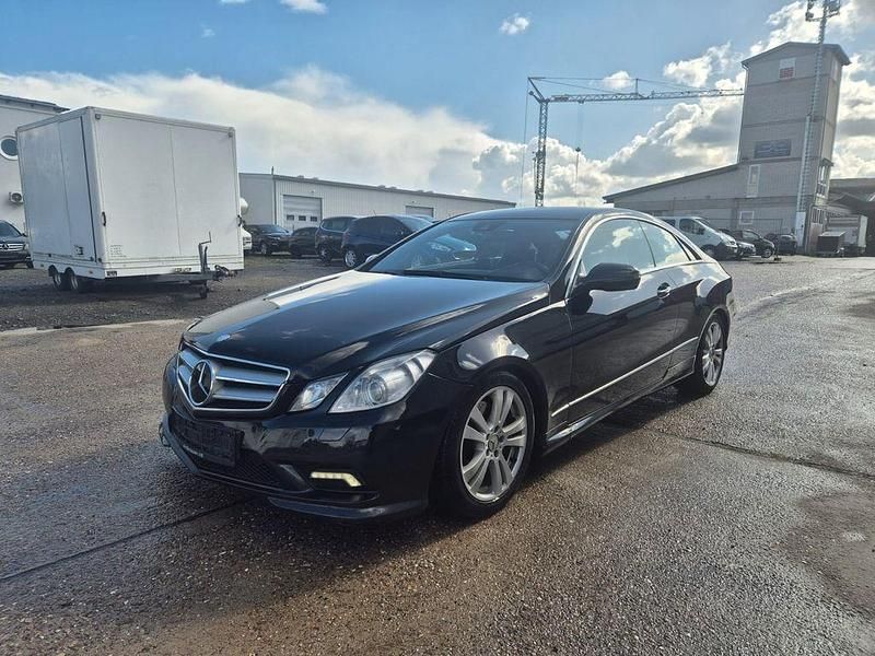 Gebraucht Mercedes E350 AMG 231 PS (169 kW) 2009 Schwarz Coupé