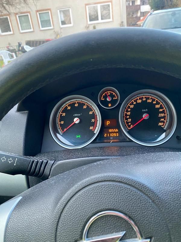 Gebraucht Opel Astra 125 PS (91 kW) 2005 Schwarz Kombi