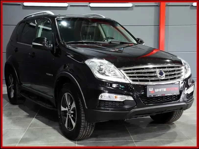 Gebraucht SsangYong Rexton Sapphire 178 PS (130 kW) 2016 Schwarz (metallic) SUV