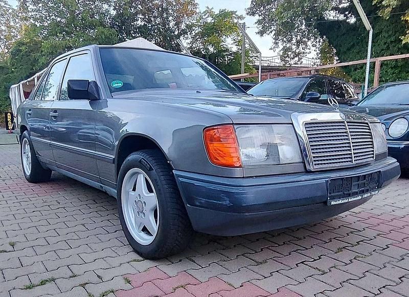 Grau Gebraucht 1986 Mercedes 230 Limousine | 3.999 € - Bild 1/4