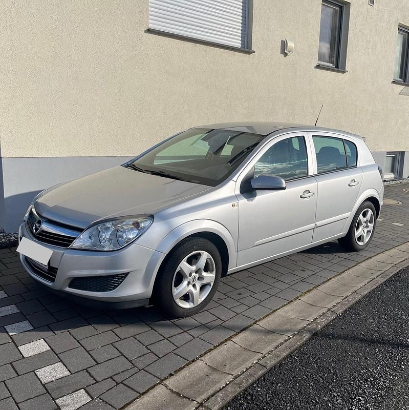 Gebraucht Opel Astra 105 PS (77 kW) 2007 Silber Kleinwagen