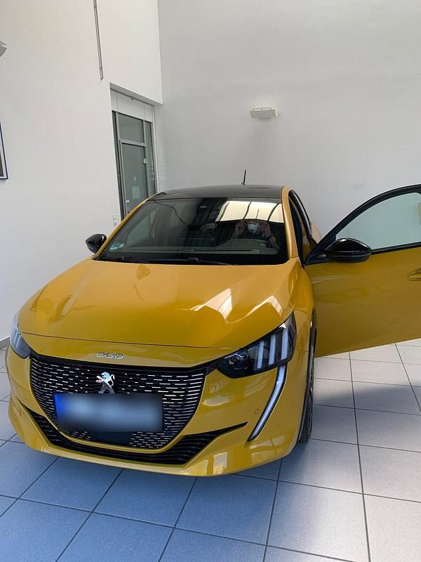 Gelb Gebraucht 2020 Peugeot 208 GT-line Kleinwagen | 16.900 € (Guter Preis) - Bild 1/1