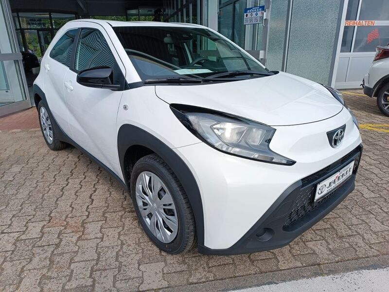 Weiß Neu 2024 Toyota Aygo X-play Kleinwagen | 15.111 € - Bild 1/3