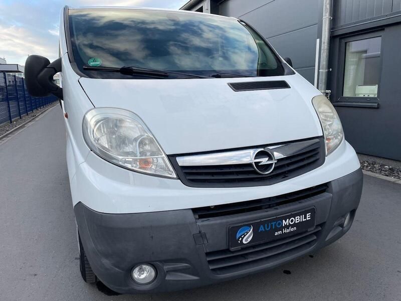 Weiß Gebraucht 2012 Opel Vivaro Van | 7.490 € (Guter Preis) - Bild 1/4