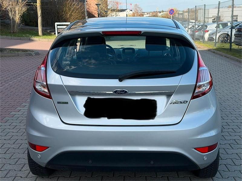 Gebraucht Ford Fiesta Titanium 125 PS (91 kW) 2016 Silber Kleinwagen