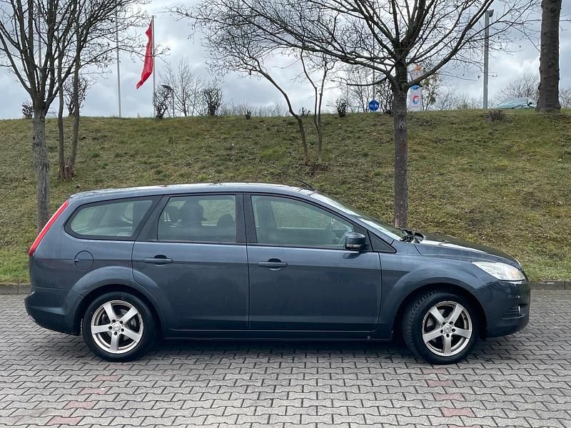 Gebraucht Ford Focus 90 PS (66 kW) 2009 Grau Kombi