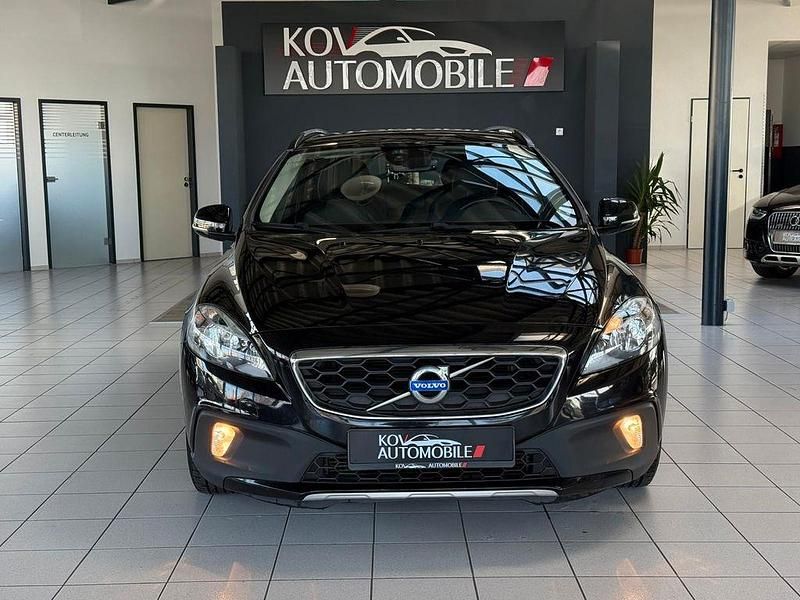 Schwarz Gebraucht 2016 Volvo V40 CC Momentum Kombi | 10.300 € (Fairer Preis) - Bild 1/4