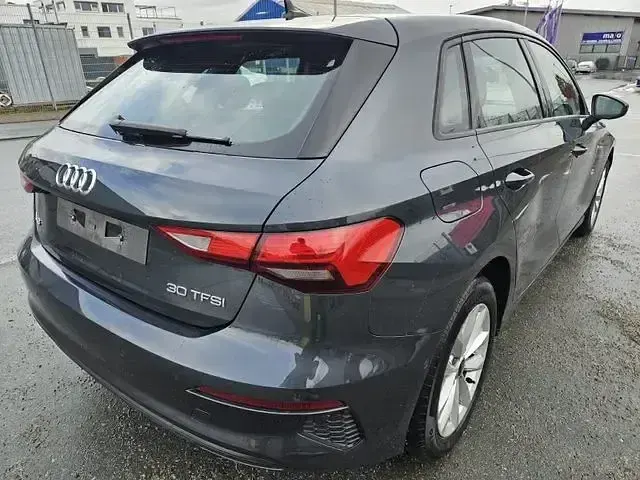 Używany Audi A3 Advanced Plus 160 KM (117 kW) 2023 Szary Sedan/Limuzyna