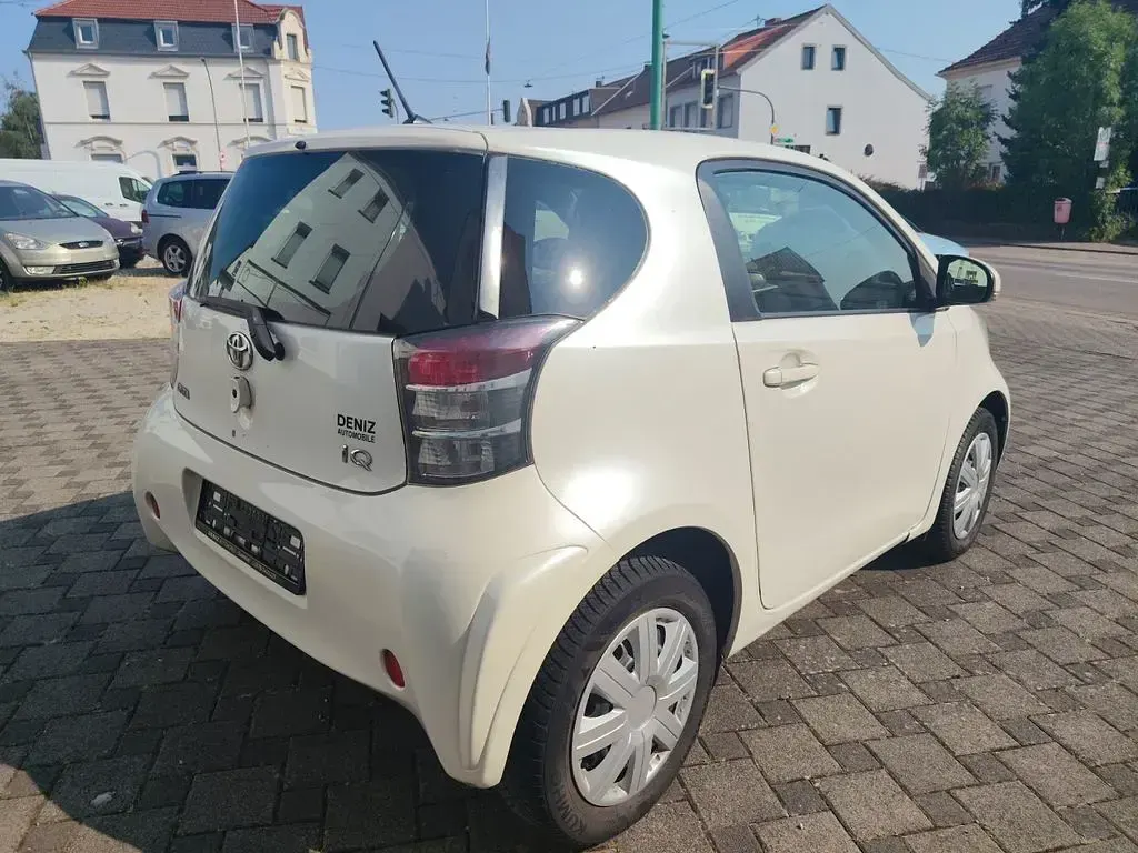 Gebraucht Toyota iQ 98 PS (72 kW) 2009 Weiß Kleinwagen