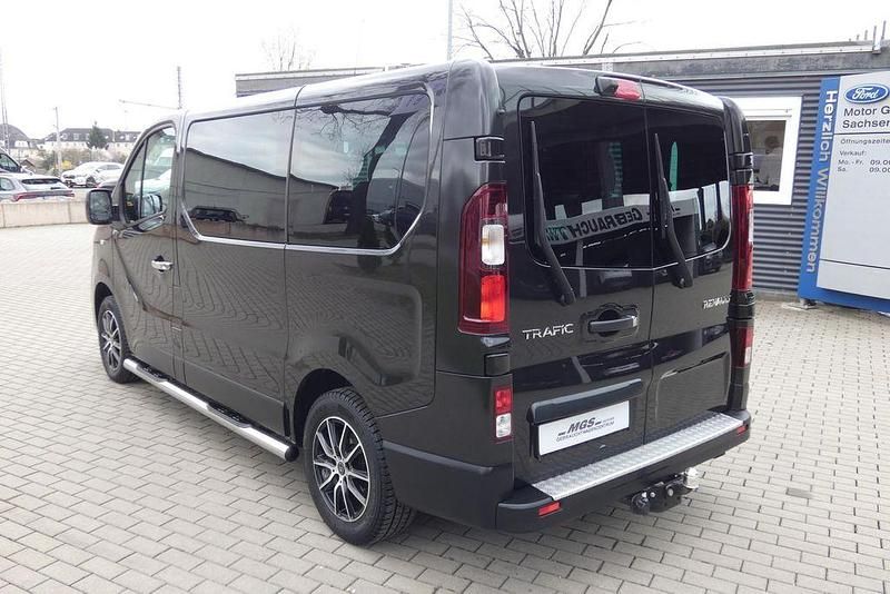 Gebraucht Renault Trafic Life 120 PS (88 kW) 2019 Schwarz midnight Van / Kleinbus