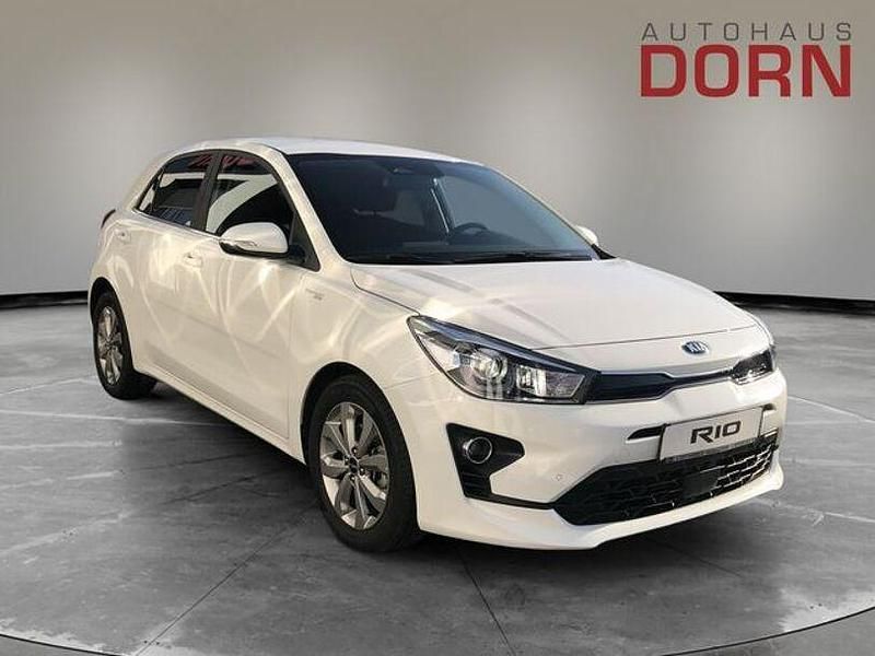 Gebraucht Kia Rio Spirit 101 PS (74 kW) 2022 Weiß Limousine