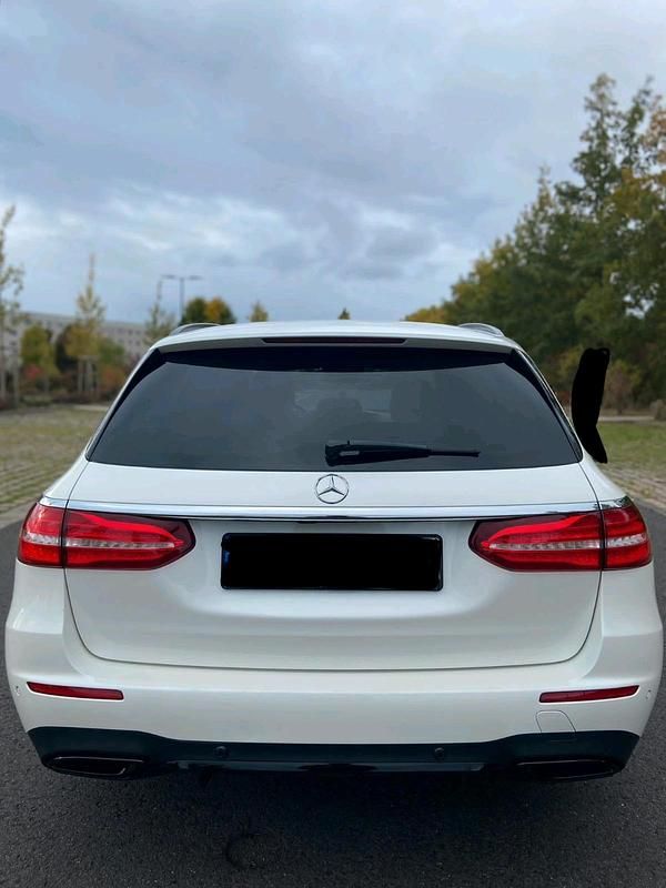 Gebraucht Mercedes E220 AMG line 194 PS (142 kW) 2018 Weiß Kombi
