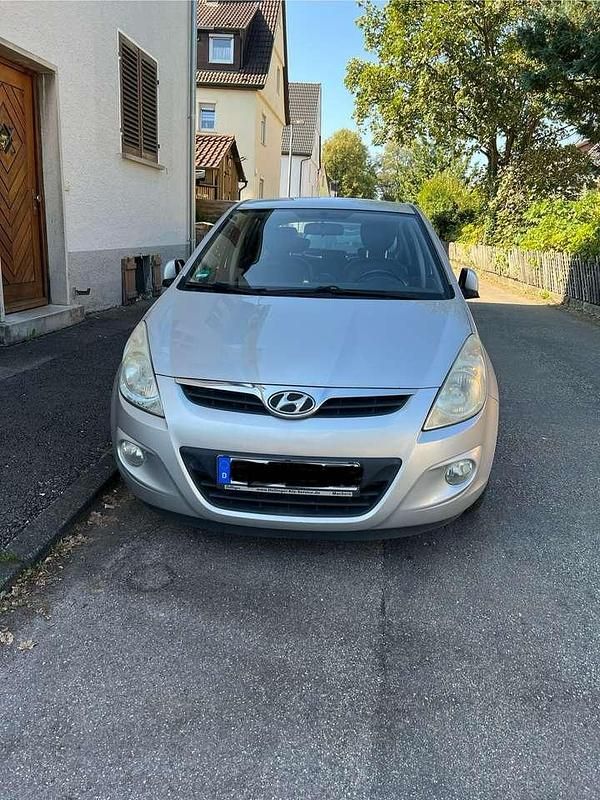 Silber Gebraucht 2009 Hyundai i20 Comfort Limousine | 3.800 € (Fairer Preis) - Bild 1/4
