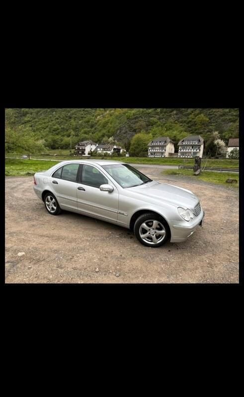 Silber Gebraucht 2002 Mercedes C180 Limousine | 1.999 € (Fairer Preis) - Bild 1/4