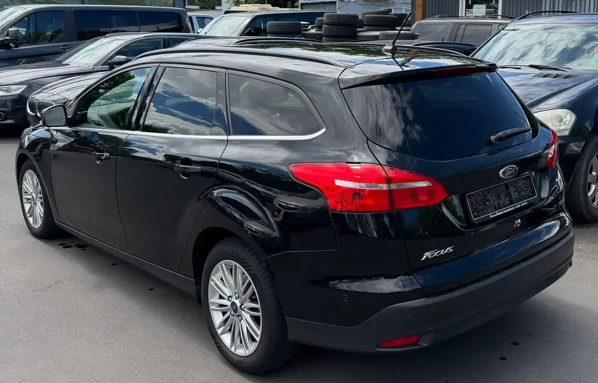 Gebraucht Ford Focus Cool & Connect 125 PS (91 kW) 2018 Schwarz Kombi