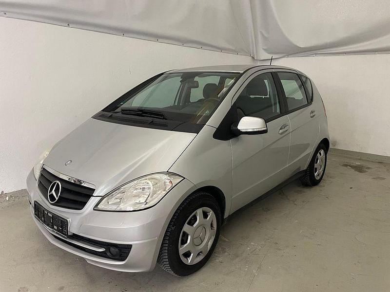 Silber Gebraucht 2010 Mercedes A180 Limousine | 7.444 € (Fairer Preis) - Bild 1/4