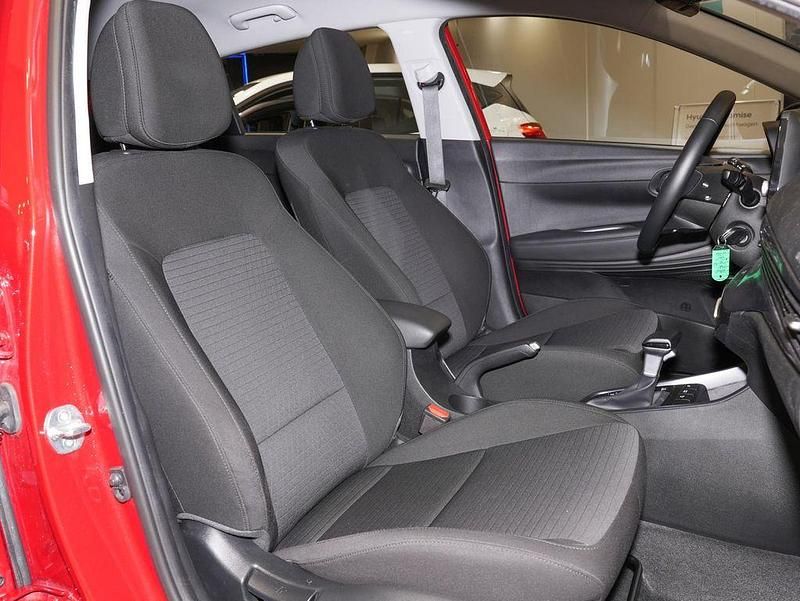 Gebraucht Hyundai i20 Trend 101 PS (74 kW) 2023 Dragon red Kleinwagen