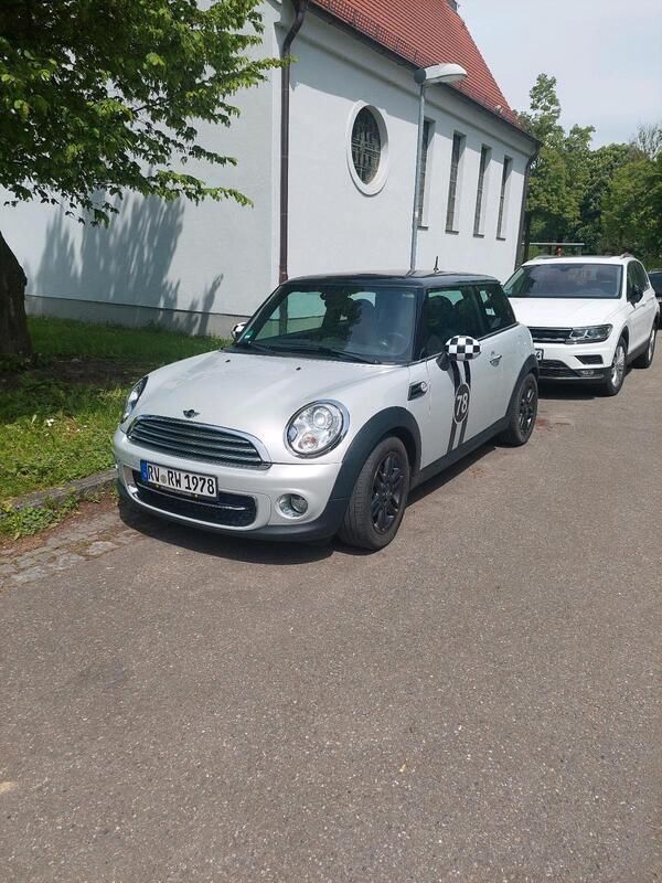 Grau Gebraucht 2011 Mini Cooper D Kleinwagen | 3.420 € (Superpreis) - Bild 1/4