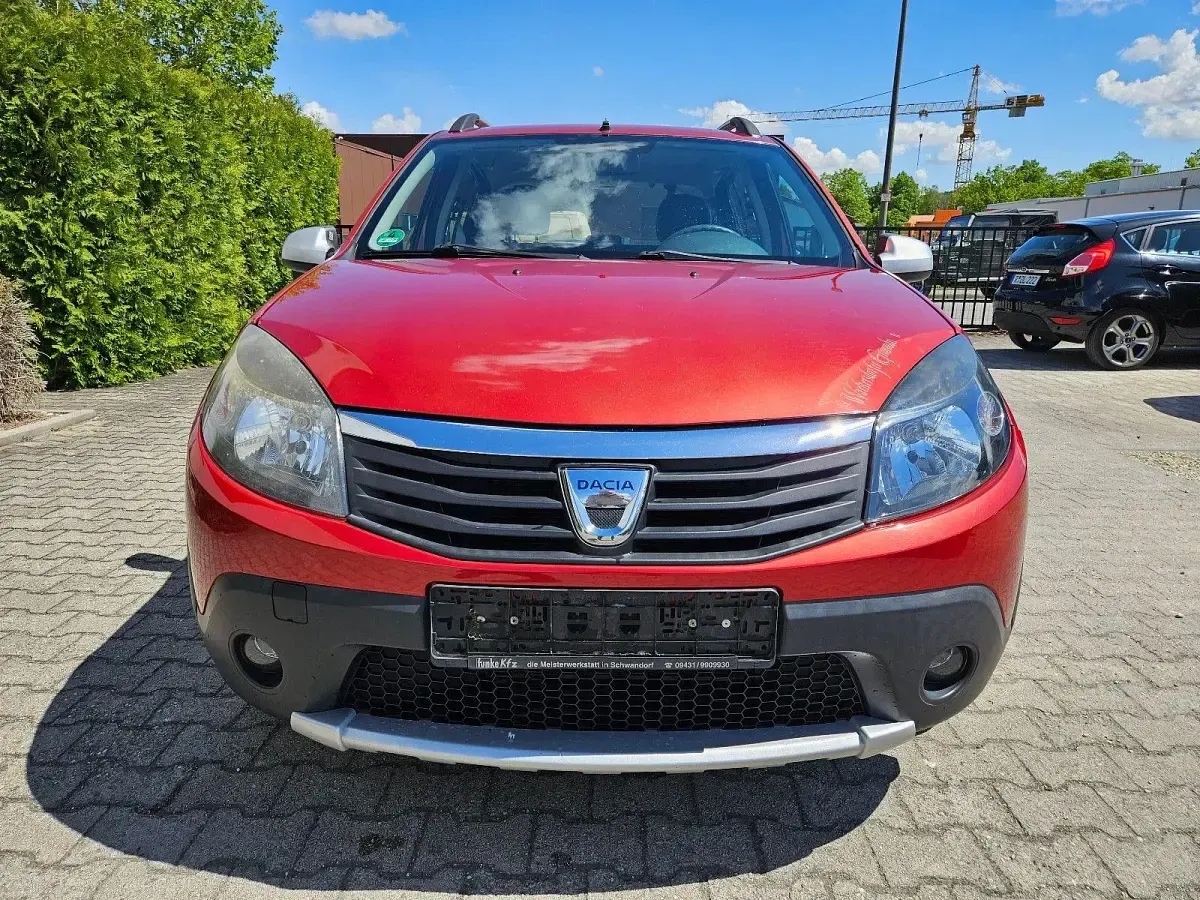 Gebraucht Dacia Sandero Stepway 84 PS (61 kW) 2012 Rot SUV