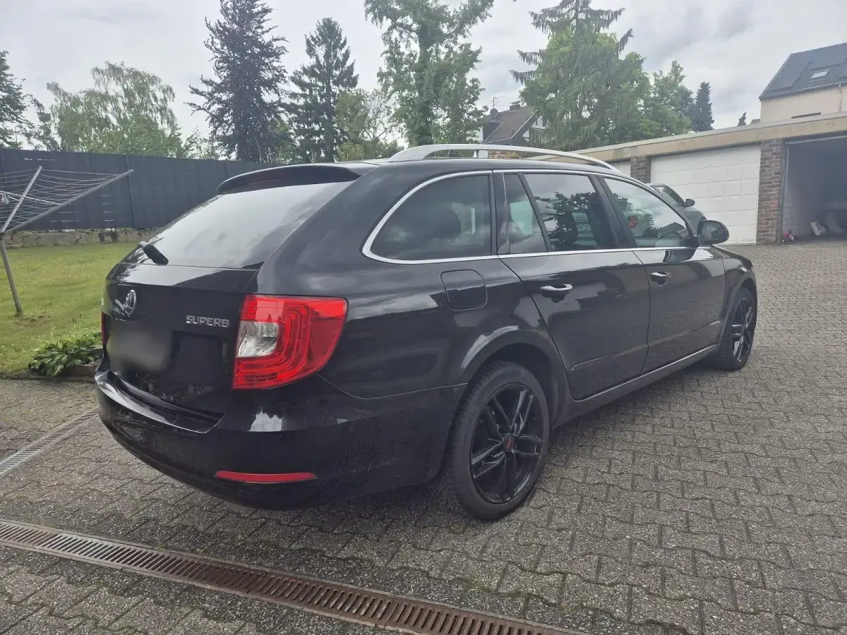 Gebraucht Skoda Superb 170 PS (125 kW) 2014 Schwarz Kombi