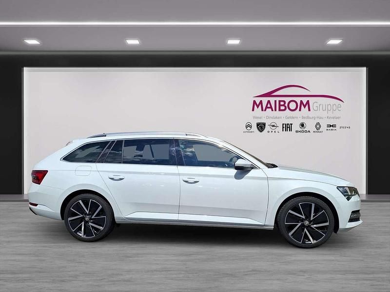 Gebraucht Skoda Superb Style 150 PS (110 kW) 2024 Moonweiß perleffekt Kombi