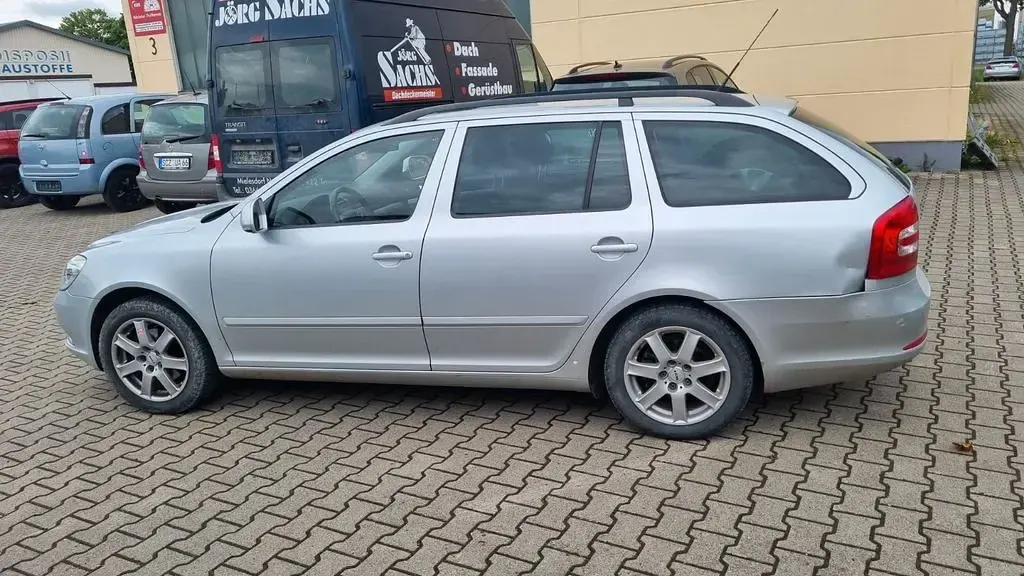Gebraucht Skoda Octavia Elegance 160 PS (117 kW) 2010 Silber Kombi