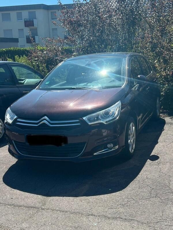 Rot Gebraucht 2011 Citroën C4 Limousine | 4.000 € (Guter Preis) - Bild 1/4