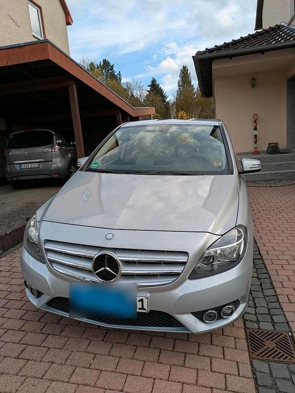 Gebraucht Mercedes B200 156 PS (114 kW) 2012 Silber Van / Kleinbus