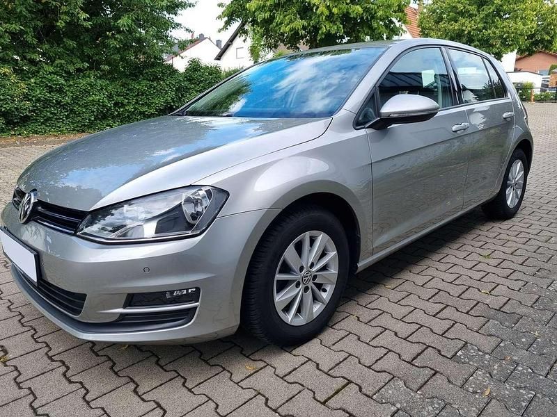 Silber Gebraucht 2016 VW Golf VII Highline Limousine | 9.800 € (Fairer Preis) - Bild 1/4