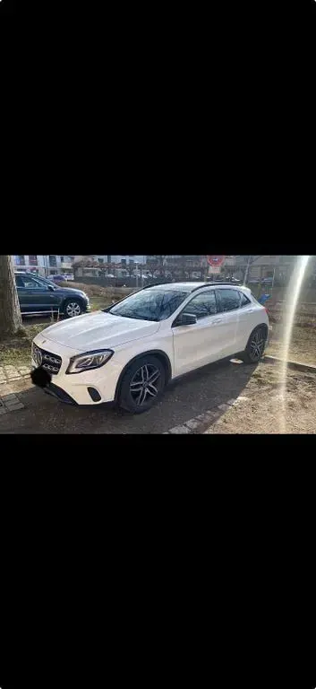 Gebraucht Mercedes GLA220 184 PS (135 kW) 2019 Weiß SUV
