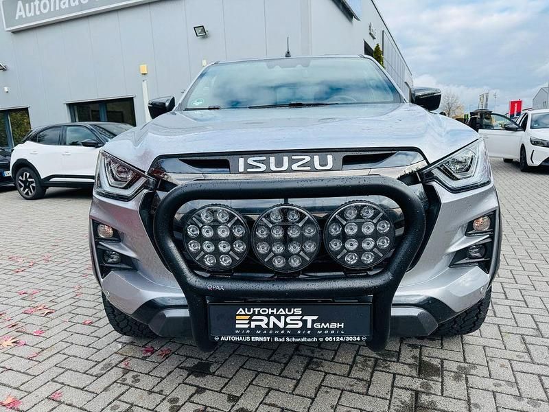 Silber Gebraucht 2023 Isuzu D-Max Abholung | 56.990 € - Bild 1/4