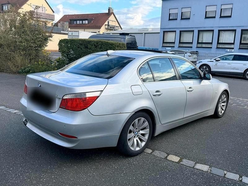 Gebraucht BMW 520 177 PS (130 kW) 2004 Silber Limousine