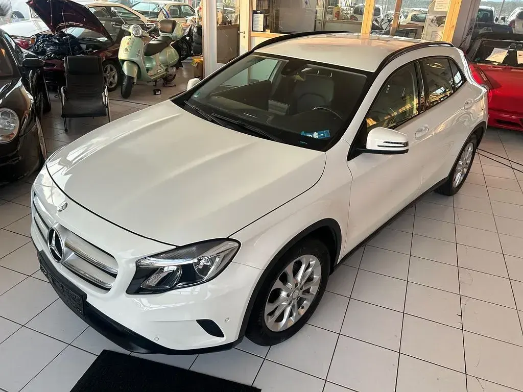 Gebraucht Mercedes GLA200 136 PS (100 kW) 2017 Weiß SUV