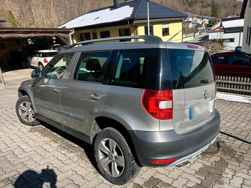 Gebraucht Skoda Yeti 140 PS (102 kW) 2011 Grau SUV