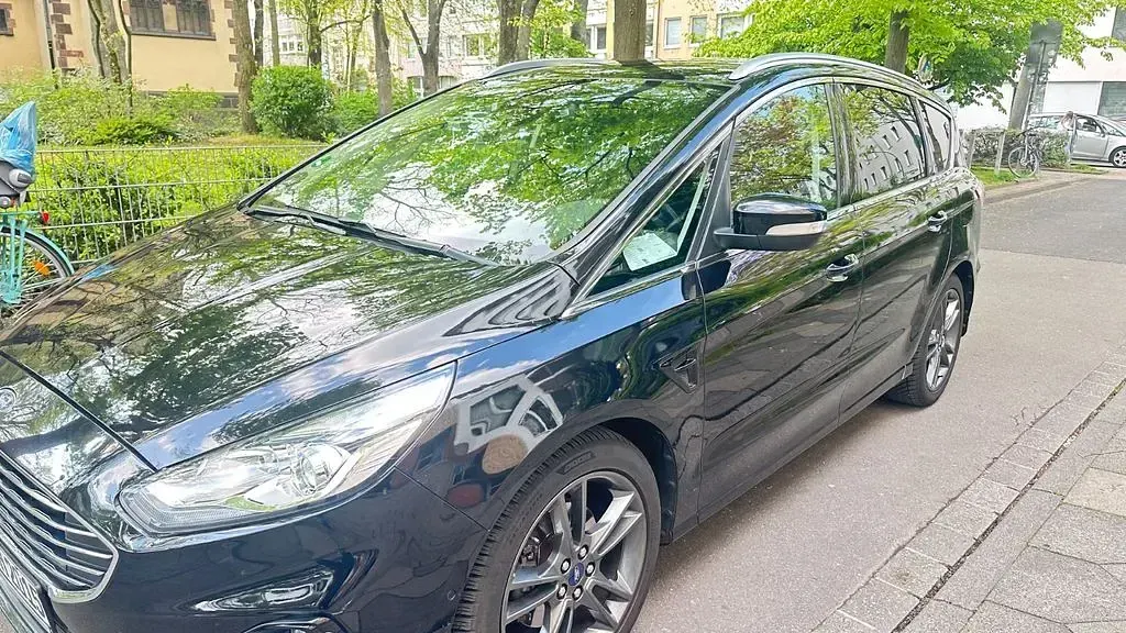 Używany Ford S-MAX Titanium 190 KM (139 kW) 2021 Czarny Minivan