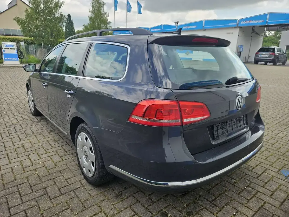 Gebraucht VW Passat Comfortline 105 PS (77 kW) 2012 Uranograu Kombi