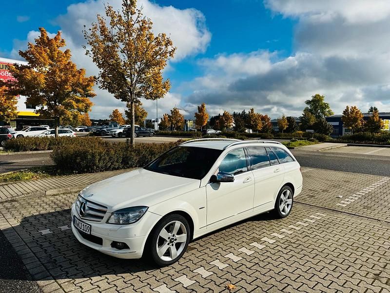Weiß Gebraucht 2010 Mercedes C350 Kombi | 3.900 € (Superpreis) - Bild 1/4